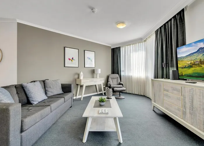 Cbd 1-Bed With Pool, Gym & City Views